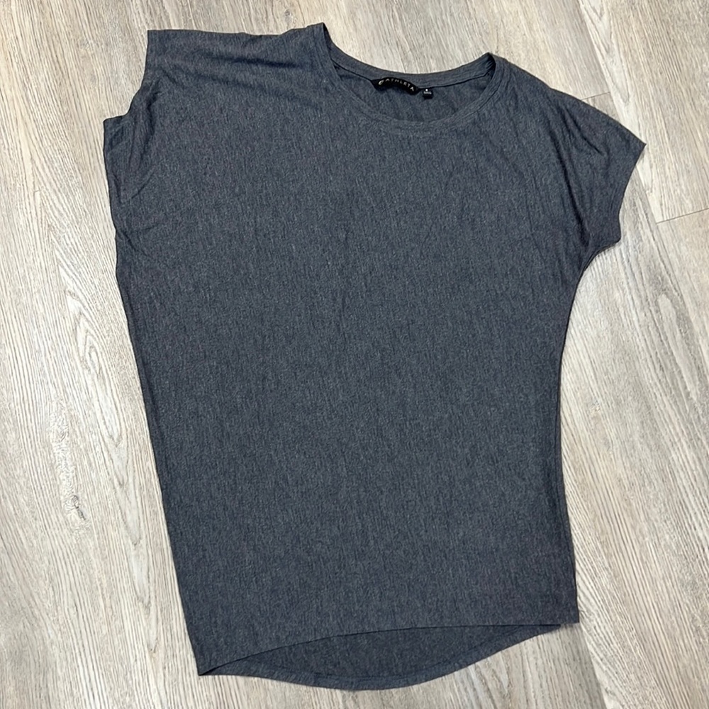 Athleta Threadlight Relaxed Top Gray Asymmetrical, size small